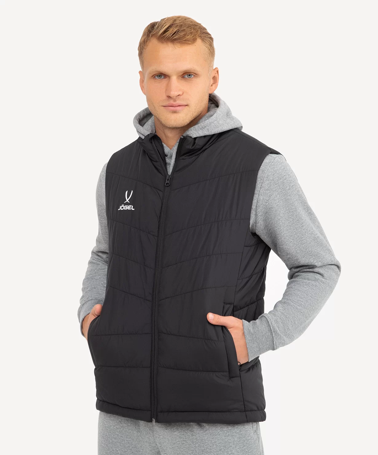 Реальное фото Жилет утепленный ESSENTIAL Padded Vest 2.0, черный от магазина СпортСЕ