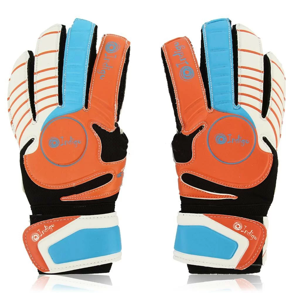Реальное фото Перчатки вратарские Indigo оранжево-голубые 1420 от магазина СпортСЕ