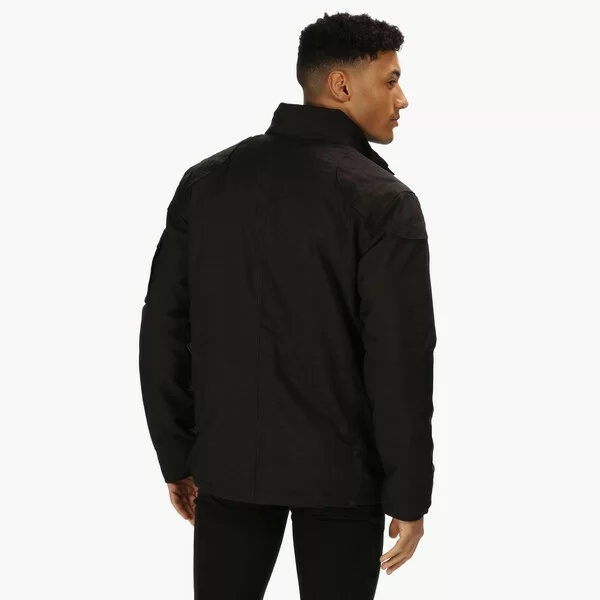 Реальное фото Куртка Erving (Цвет 800, Черный) RMP261 от магазина СпортСЕ