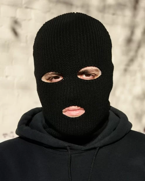 Реальное фото Шапка-маска полиэстер,эластан крупная вязка Черный от магазина СпортСЕ