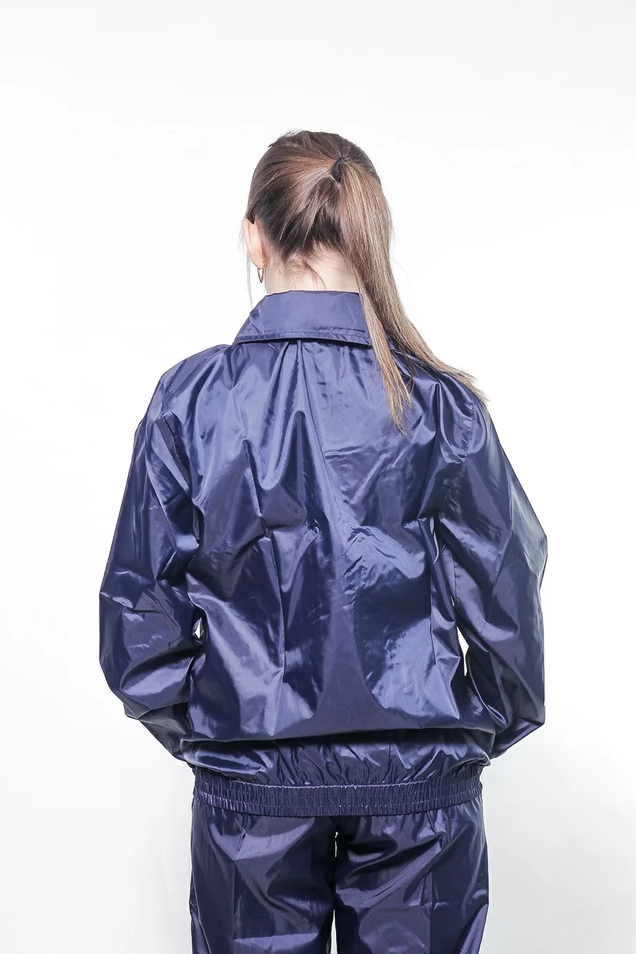Реальное фото Куртка ветрозащитная Umbro Uniform Training Shower Jacket т.син/бел/бел 413013/911 от магазина СпортСЕ