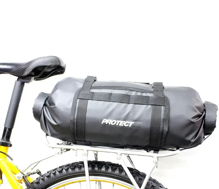 Реальное фото Велосумка на багажник Protect 15 литров черная 555-672 от магазина СпортСЕ